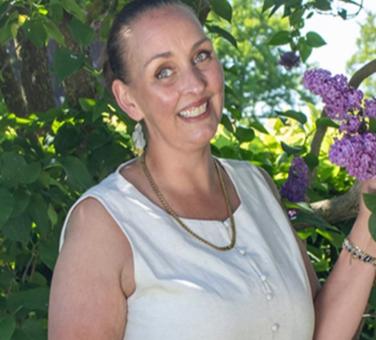 Holly – intu&#239;tief coach bij AstroCoaches. Reiki op afstand, pendel en Engelenkaarten voor balans en inzicht.