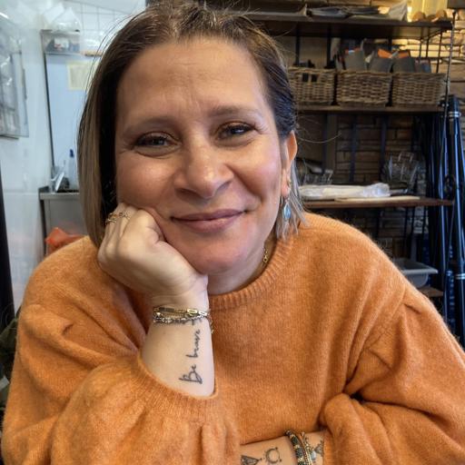 Monica – Blauwe Straal Lichtwerkster en spirituele coach. Boodschappen van gidsen, healing en inzichten.